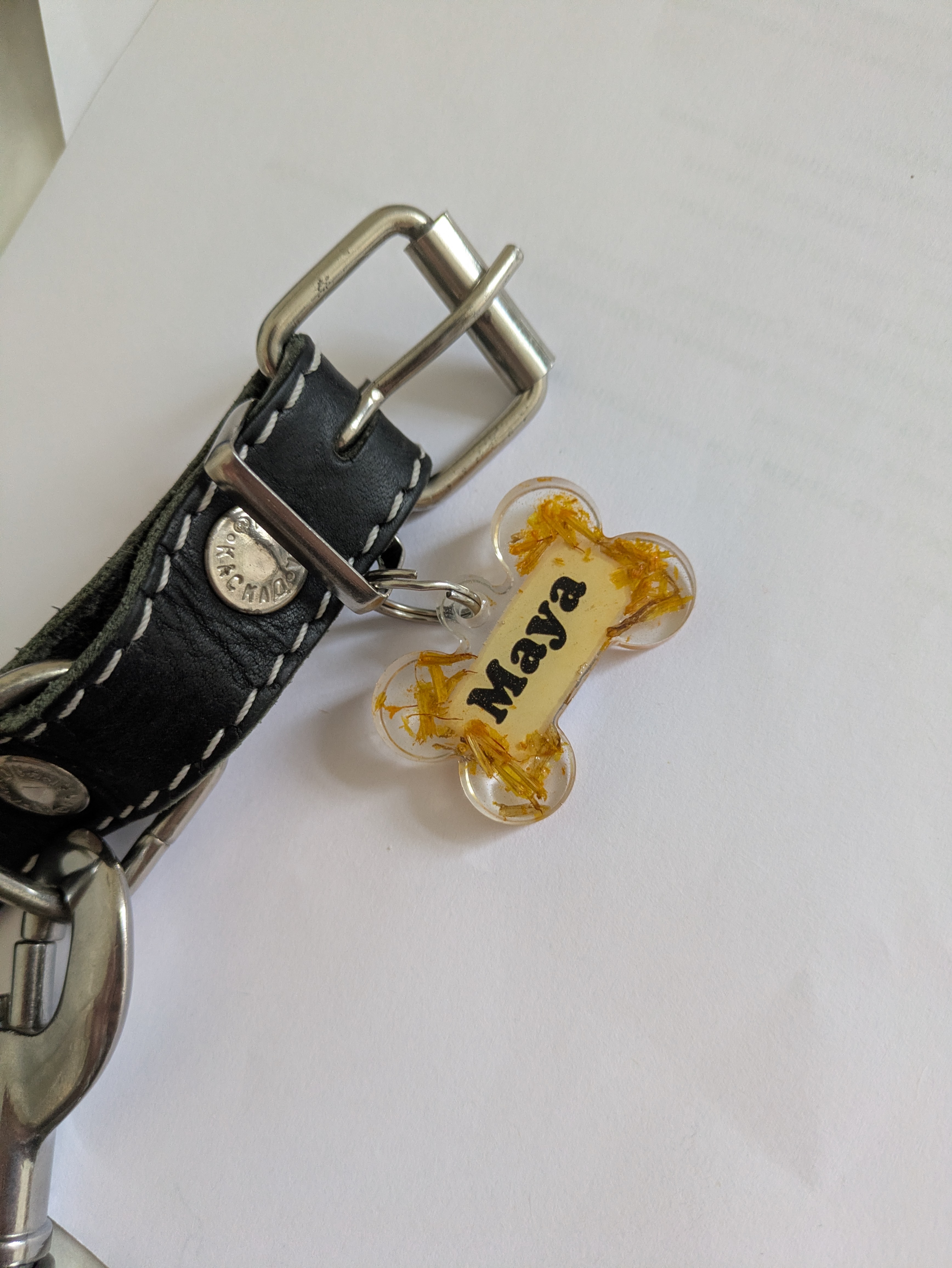 Косточка с живыми цветами